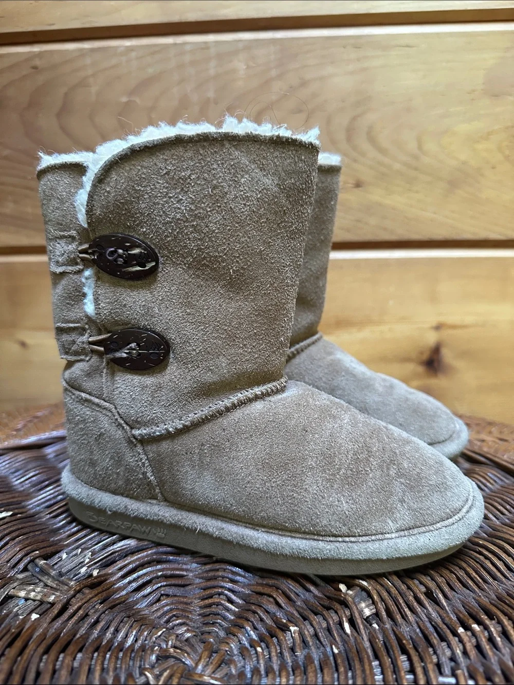 Bearpaw suede brown tan shearling lined kids boot 11